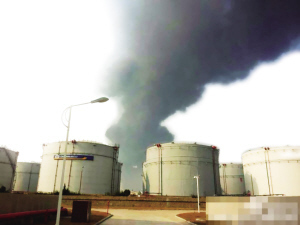 南島晚報(bào)數(shù)字報(bào) 青島輸油管道爆燃事故致35人遇難，輸油安全警鐘再鳴